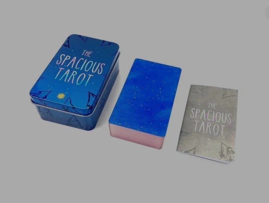 Просторе/Просторове Таро. The Spacious Tarot 78 штук у жерстяній коробці з позолоченим тисненням. Карти Таро.