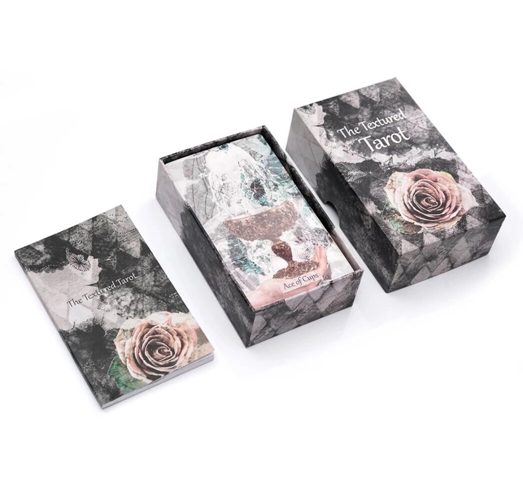 Текстуроване Таро. The Textured Tarot 78 карт з позолотою на зрізі у щільній коробці. Карти Таро.